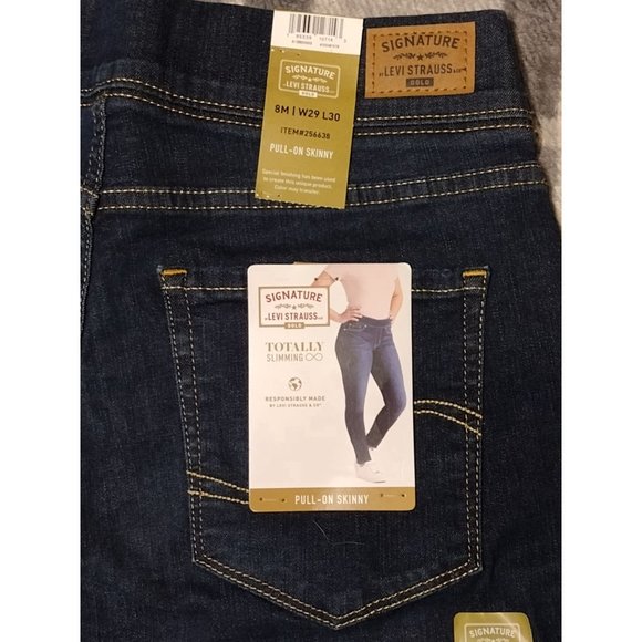 Signature by Levi Strauss & Co. Gold Women's Totally Slimming Pull-On Skinny Blu - Picture 5 of 7